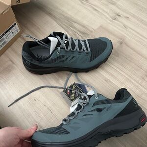 Salomon Outline GTX Shoe